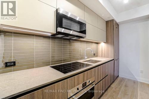 1501 - 21 Park Street E, Mississauga, ON - Indoor Photo Showing Kitchen With Upgraded Kitchen