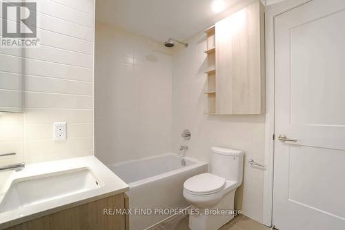 1501 - 21 Park Street E, Mississauga, ON - Indoor Photo Showing Bathroom