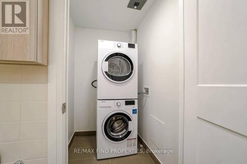 1501 - 21 Park Street E, Mississauga, ON - Indoor Photo Showing Laundry Room
