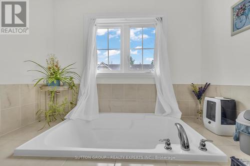27 Brixham Lane, Brampton, ON - Indoor Photo Showing Bathroom