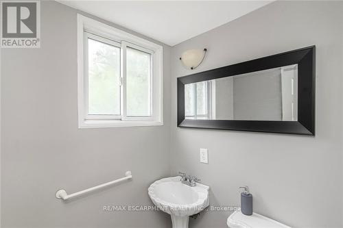 8 - 151 Berkindale Drive, Hamilton, ON - Indoor Photo Showing Bathroom