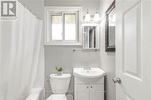 8 - 151 Berkindale Drive, Hamilton, ON - Indoor Photo Showing Bathroom