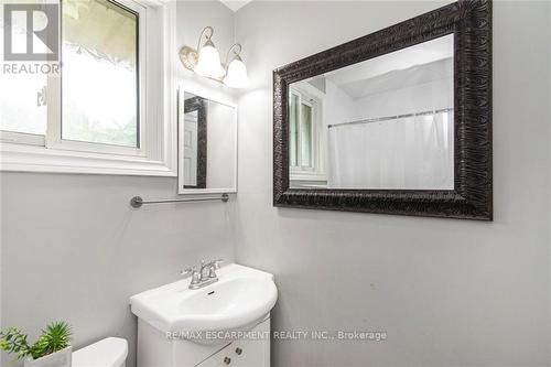 8 - 151 Berkindale Drive, Hamilton, ON - Indoor Photo Showing Bathroom