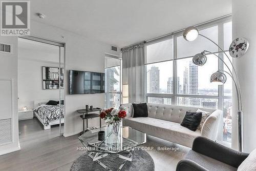 4007 - 45 Charles Street E, Toronto, ON - Indoor Photo Showing Living Room