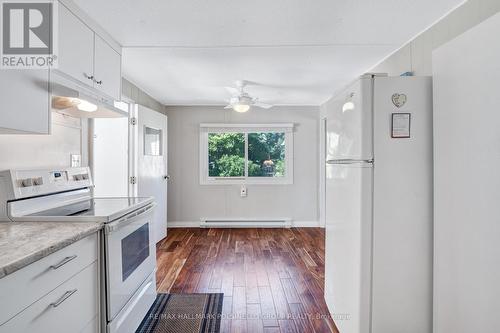 59 Hawthorne Drive, Innisfil, ON - Indoor Photo Showing Kitchen