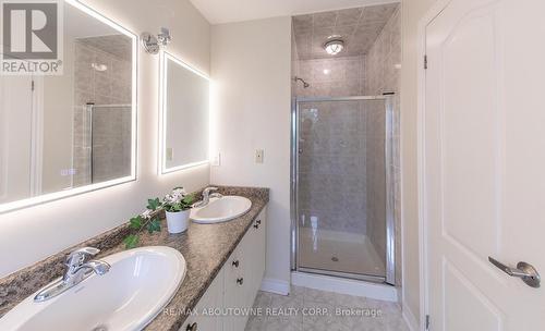 374 Spring Blossom Crescent, Oakville, ON - Indoor Photo Showing Bathroom