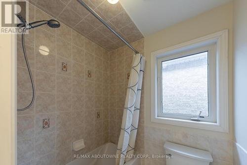 374 Spring Blossom Crescent, Oakville, ON - Indoor Photo Showing Bathroom