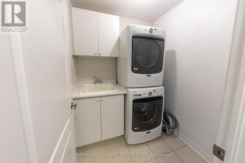 374 Spring Blossom Crescent, Oakville, ON - Indoor Photo Showing Laundry Room
