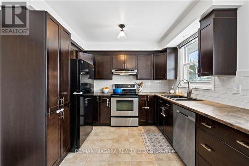 49 Royal Oak Drive, St. Catharines, ON - Indoor Photo Showing Kitchen With Double Sink