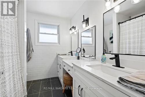 49 Royal Oak Drive, St. Catharines, ON - Indoor Photo Showing Bathroom