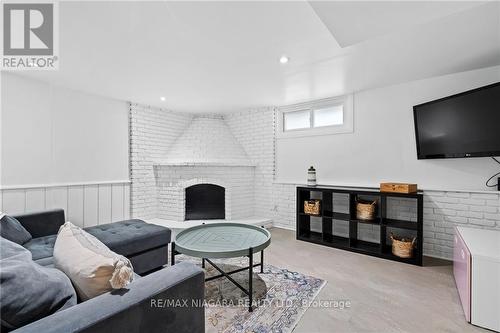 49 Royal Oak Drive, St. Catharines, ON - Indoor With Fireplace