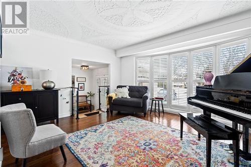 49 Royal Oak Drive, St. Catharines, ON - Indoor Photo Showing Living Room