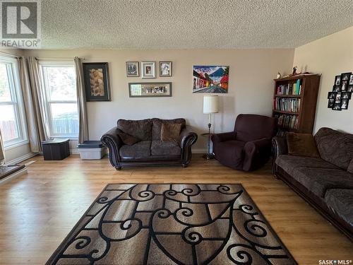 512 Gibson Street, La Ronge, SK - Indoor Photo Showing Living Room