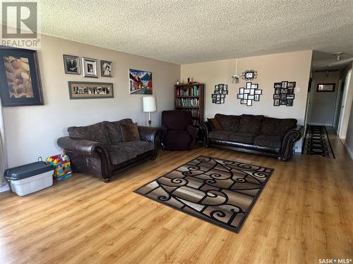 512 Gibson Street, La Ronge, SK - Indoor Photo Showing Living Room