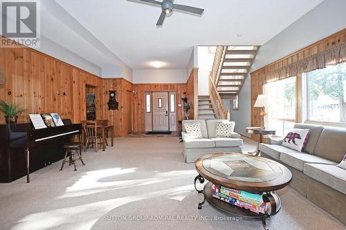 326 Indian Point Road, Kawartha Lakes, ON - Indoor Photo Showing Living Room