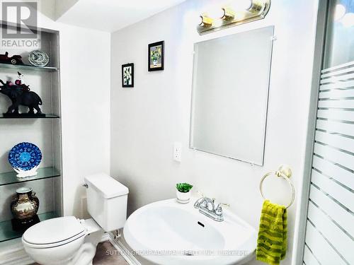 568 Marlatt Drive, Oakville, ON - Indoor Photo Showing Bathroom