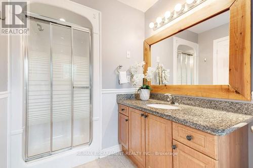 5171 Garland Crescent, Burlington, ON - Indoor Photo Showing Bathroom