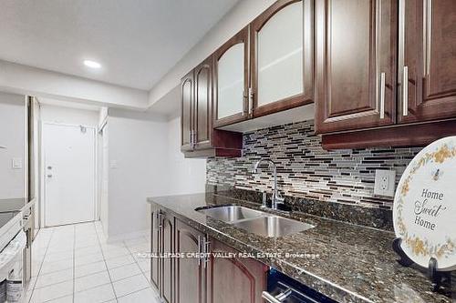 703-90 Ling Rd, Toronto, ON - Indoor Photo Showing Kitchen With Double Sink With Upgraded Kitchen