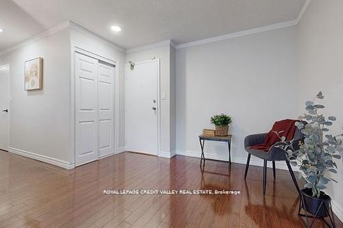 703-90 Ling Rd, Toronto, ON - Indoor Photo Showing Other Room