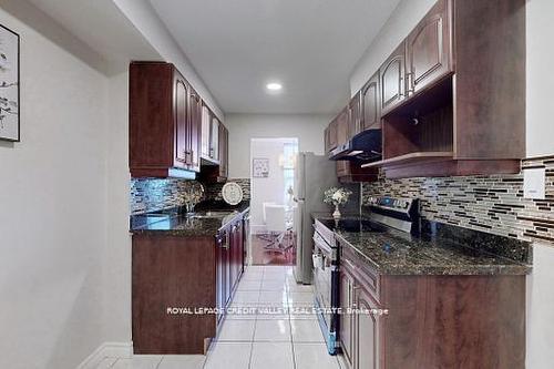 703-90 Ling Rd, Toronto, ON - Indoor Photo Showing Kitchen