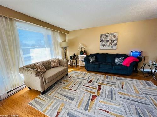 88 Beverly Rd, North Bay, ON - Indoor Photo Showing Living Room