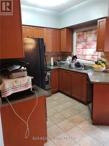 10 Olde Town Road, Brampton, ON - Indoor Photo Showing Kitchen With Double Sink