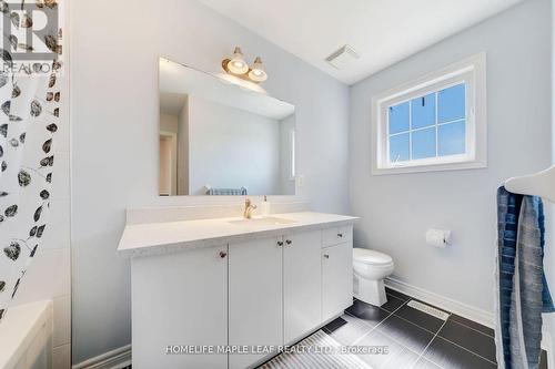 39 Snapdragon Square, Brampton, ON - Indoor Photo Showing Bathroom