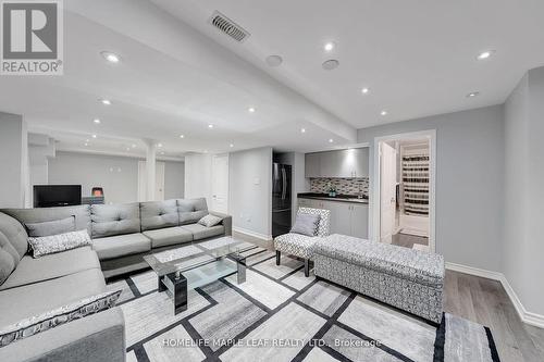 39 Snapdragon Square, Brampton, ON - Indoor Photo Showing Living Room