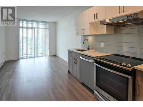 1309 900 Carnarvon Street, New Westminster, BC - Indoor Photo Showing Kitchen