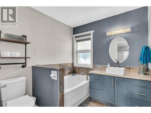 3590 Apple Way Boulevard, West Kelowna, BC - Indoor Photo Showing Bathroom