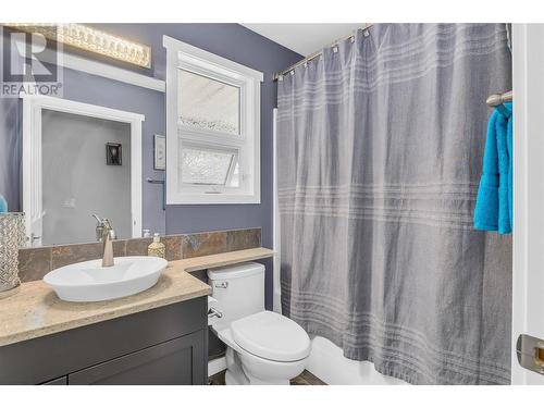 3590 Apple Way Boulevard, West Kelowna, BC - Indoor Photo Showing Bathroom