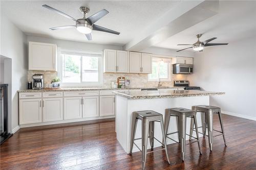 238 Clifton Downs Road, Hamilton, ON - Indoor Photo Showing Kitchen With Upgraded Kitchen