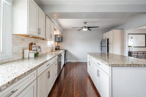 238 Clifton Downs Road, Hamilton, ON - Indoor Photo Showing Kitchen With Upgraded Kitchen