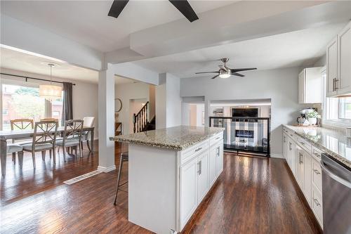 Eat In Kitchen - 238 Clifton Downs Road, Hamilton, ON - Indoor Photo Showing Kitchen With Upgraded Kitchen