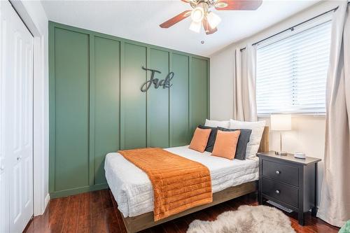 238 Clifton Downs Road, Hamilton, ON - Indoor Photo Showing Bedroom