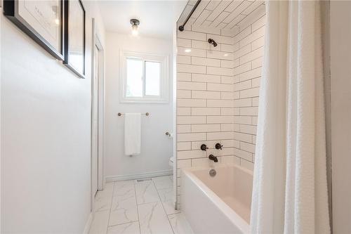 238 Clifton Downs Road, Hamilton, ON - Indoor Photo Showing Bathroom