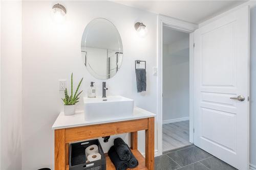 238 Clifton Downs Road, Hamilton, ON - Indoor Photo Showing Bathroom