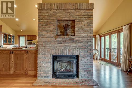 5383 Geary Creek Road, Fairmont Hot Springs, BC - Indoor Photo Showing Living Room With Fireplace