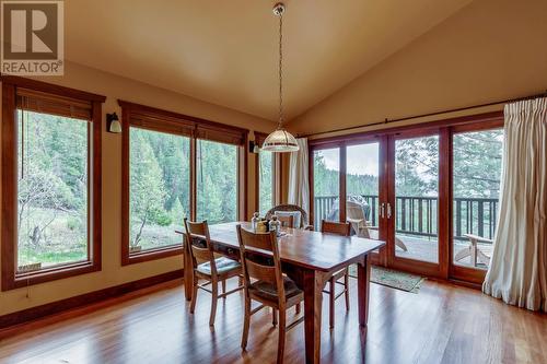 5383 Geary Creek Road, Fairmont Hot Springs, BC - Indoor Photo Showing Dining Room