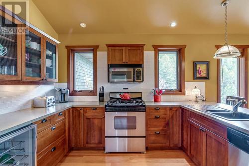 5383 Geary Creek Road, Fairmont Hot Springs, BC - Indoor Photo Showing Kitchen With Double Sink