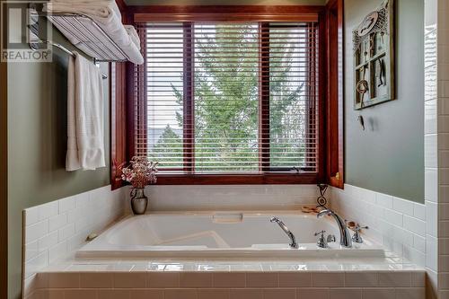 5383 Geary Creek Road, Fairmont Hot Springs, BC - Indoor Photo Showing Bathroom