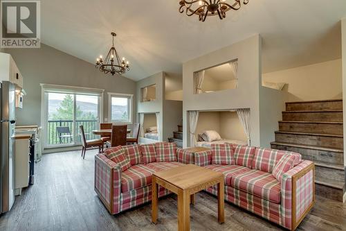 5383 Geary Creek Road, Fairmont Hot Springs, BC - Indoor Photo Showing Living Room