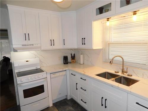 625 Tate Avenue, Hamilton, ON - Indoor Photo Showing Kitchen With Double Sink