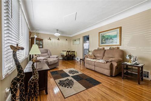 625 Tate Avenue, Hamilton, ON - Indoor Photo Showing Living Room