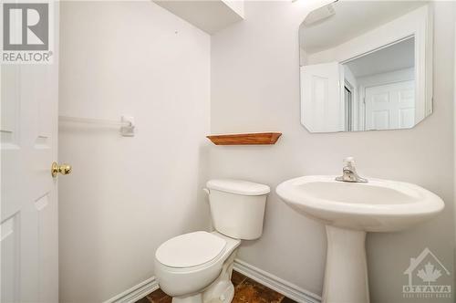 2012 Azalea Lane, Ottawa, ON - Indoor Photo Showing Bathroom
