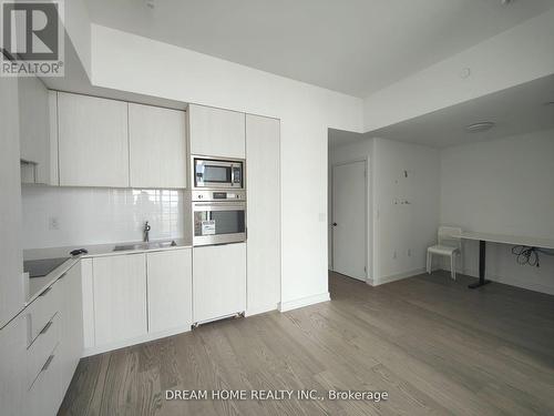 5106 - 11 Wellesley Street W, Toronto, ON - Indoor Photo Showing Kitchen