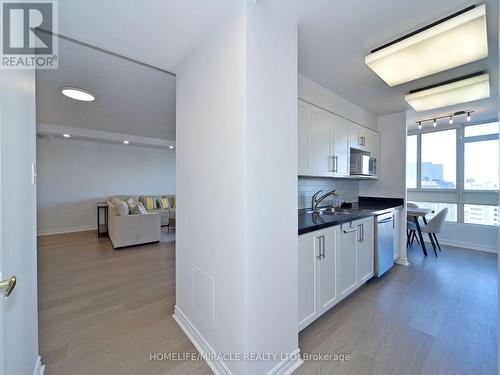 1913 - 3233 Eglinton Avenue, Toronto, ON - Indoor Photo Showing Kitchen