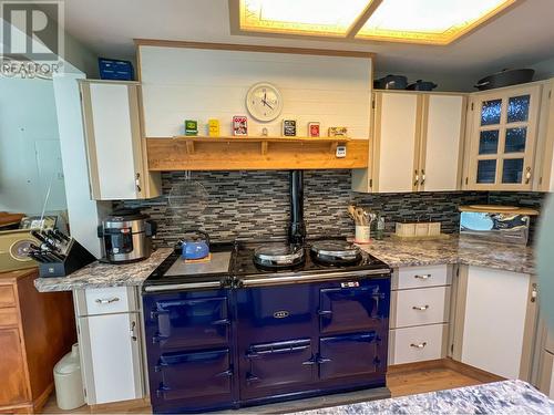 2515 Aberdeen Road, Merritt, BC - Indoor Photo Showing Kitchen