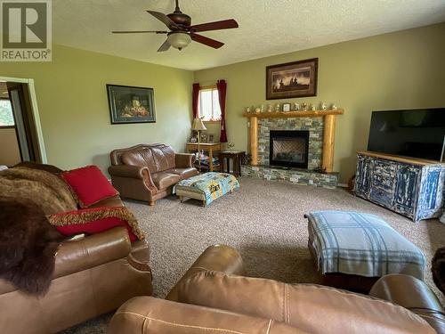 2515 Aberdeen Road, Merritt, BC - Indoor Photo Showing Living Room With Fireplace