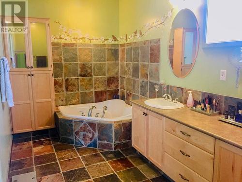 2515 Aberdeen Road, Merritt, BC - Indoor Photo Showing Bathroom